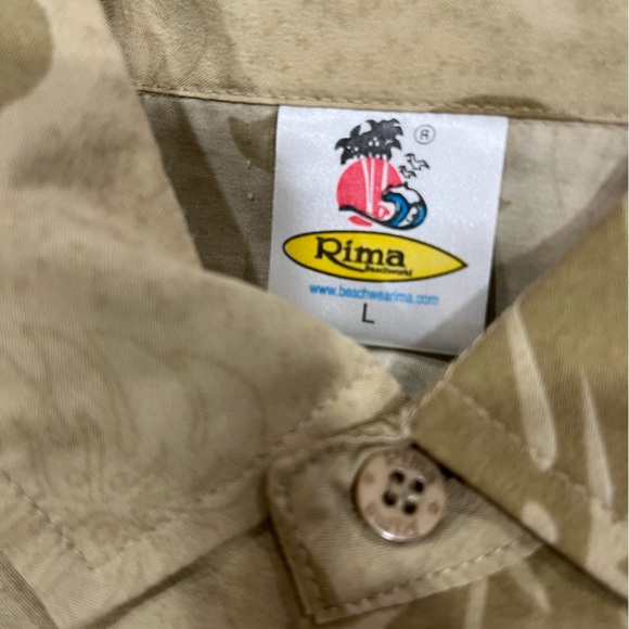 NWOT casual short sleeve button down shirt. - Picture 3 of 3